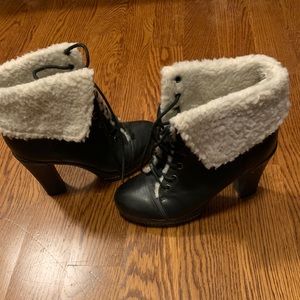 Faux fur trim black leather upper boots